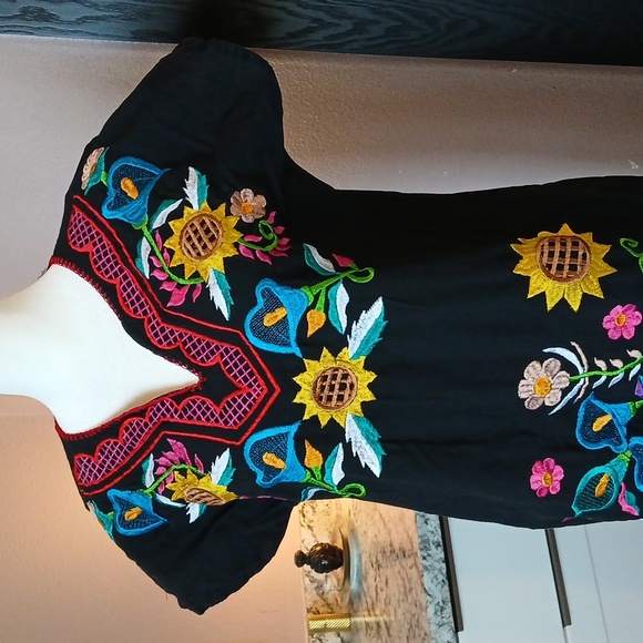 Traditional Mexican Embroidered Dress Floral Size M - Picture 2 of 7